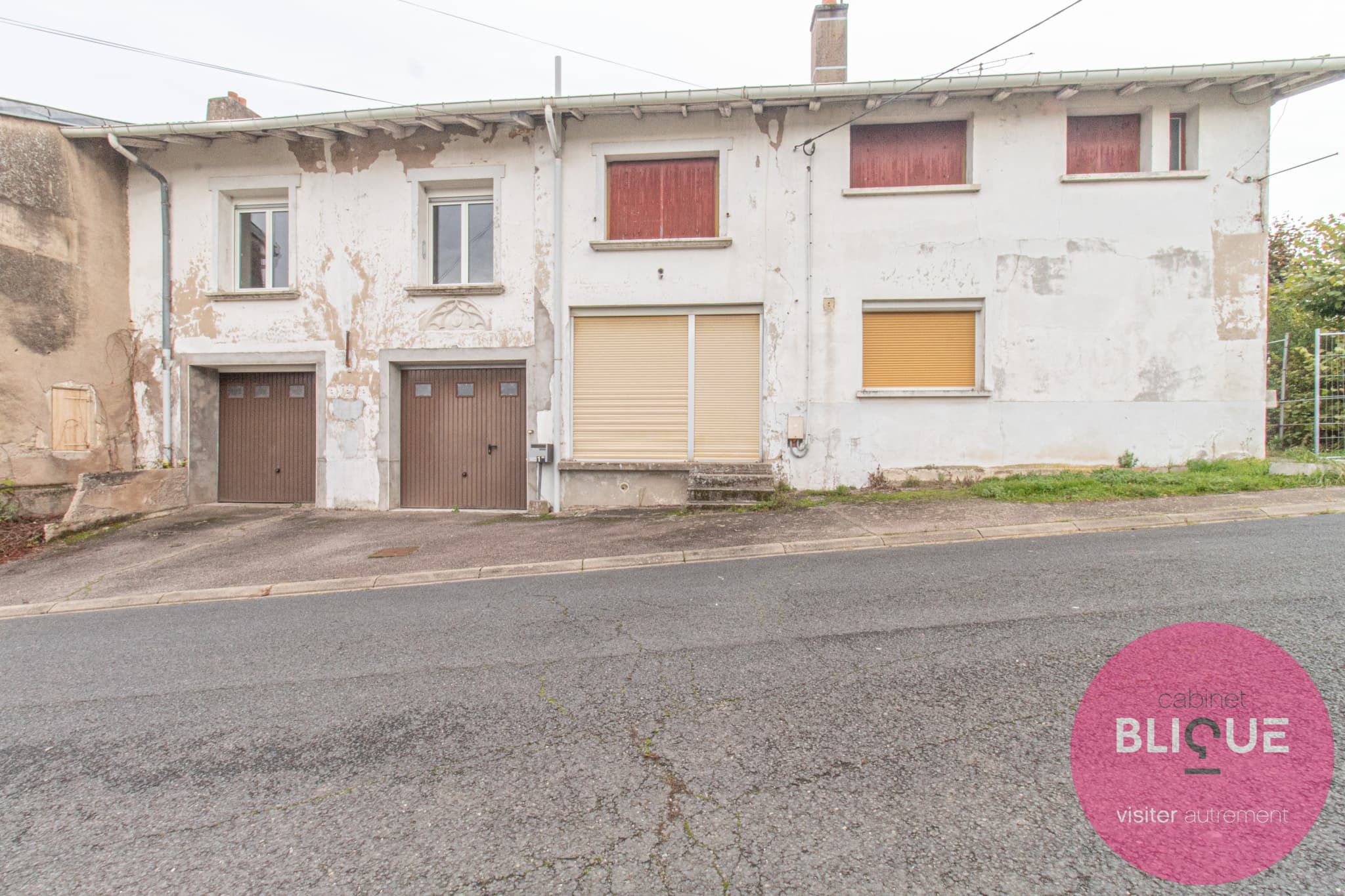 Photo principale - SUR LA PLACE !