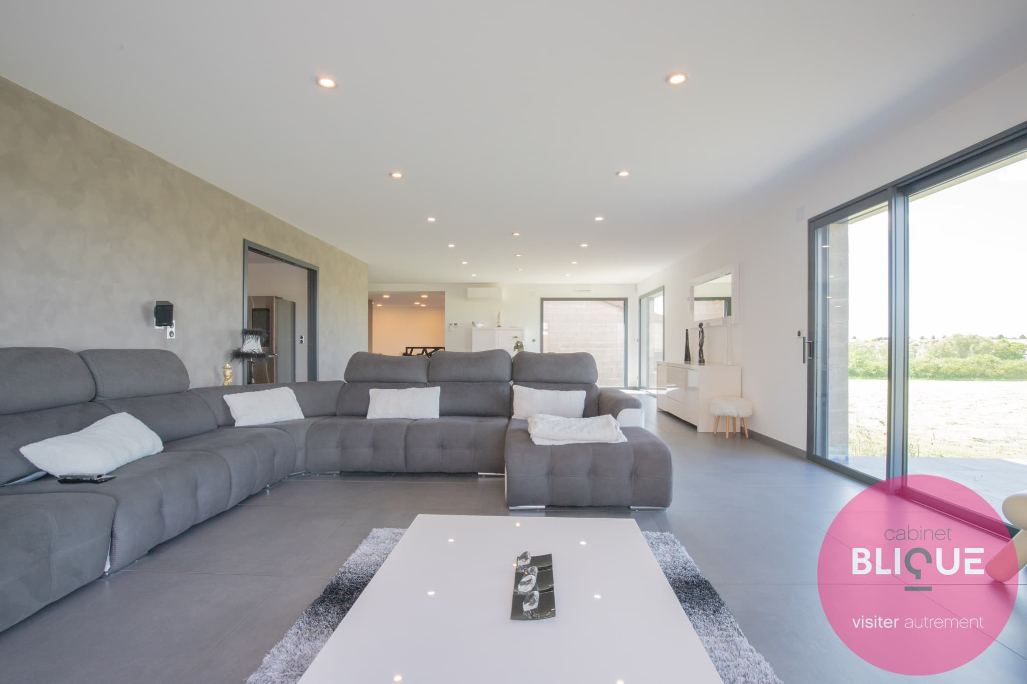 Photo 2 - MAISON HORS NORMES