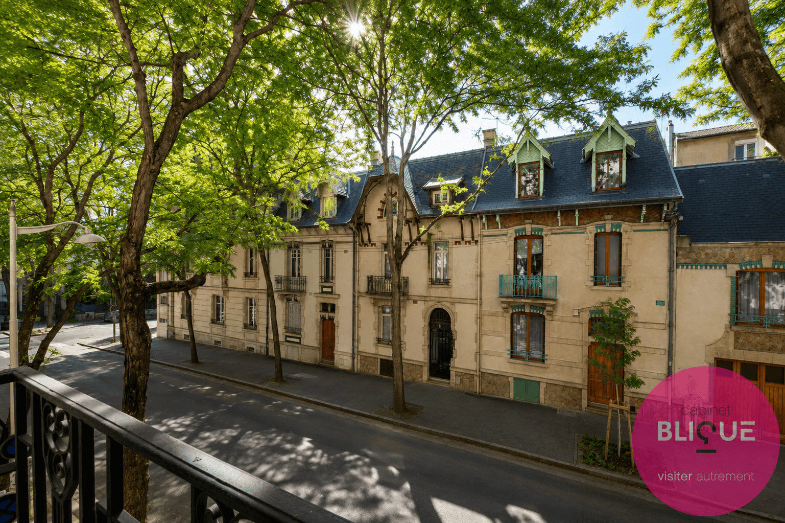 Photo principale - BIEN PLACE, BIEN PENSE !!!