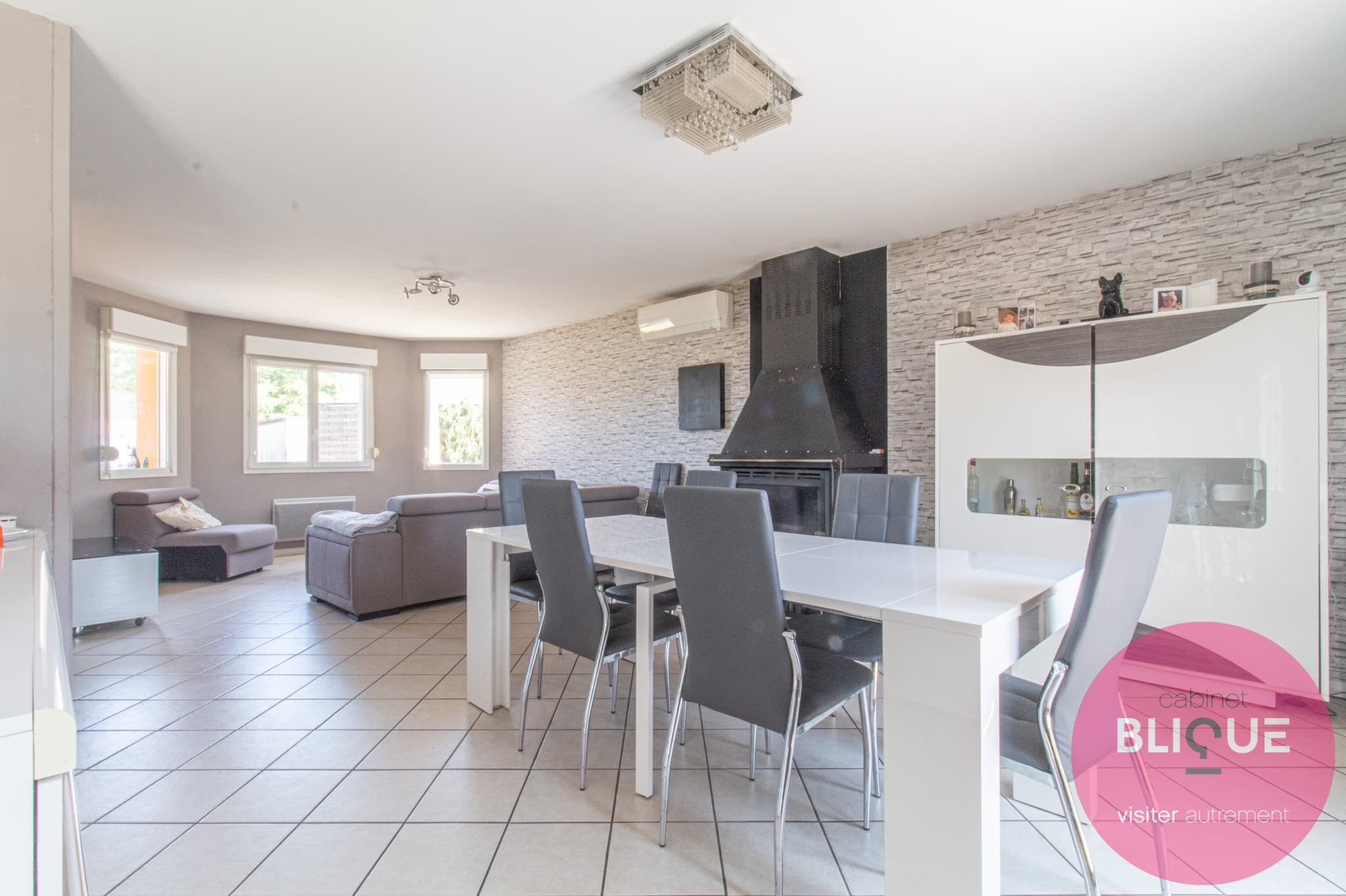 Photo 2 - PLAIN-PIED, GRAND JARDIN ET GARAGES XXL : ICI, L'ESPACE A PRIS SES AISES !