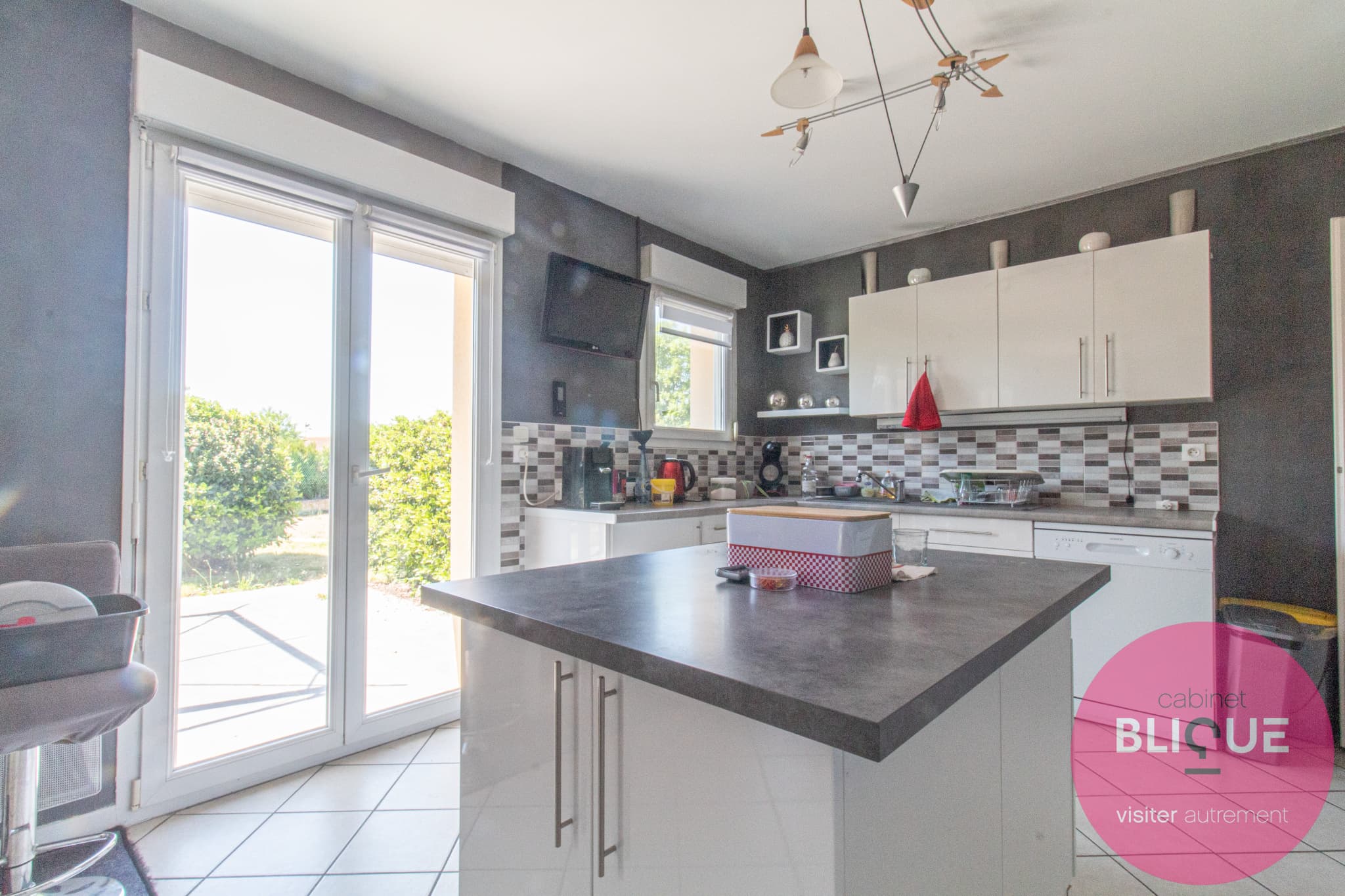 Photo 11 - PLAIN-PIED, GRAND JARDIN ET GARAGES XXL : ICI, L'ESPACE A PRIS SES AISES !