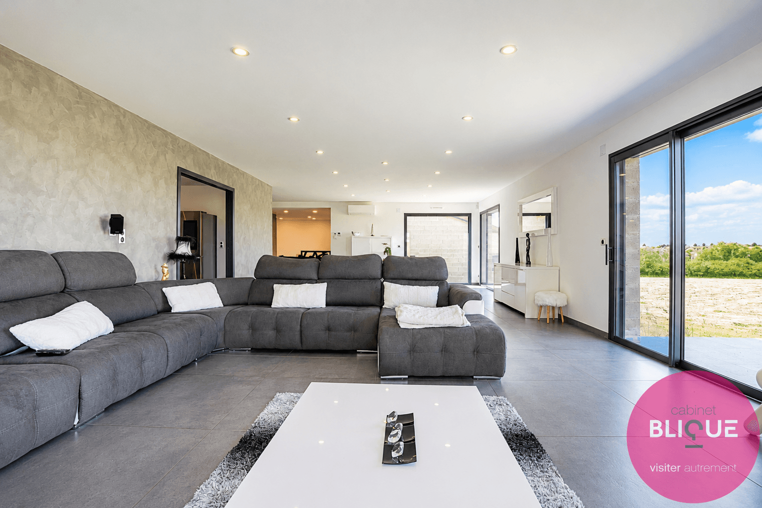 Photo 3 - MAISON HORS NORMES