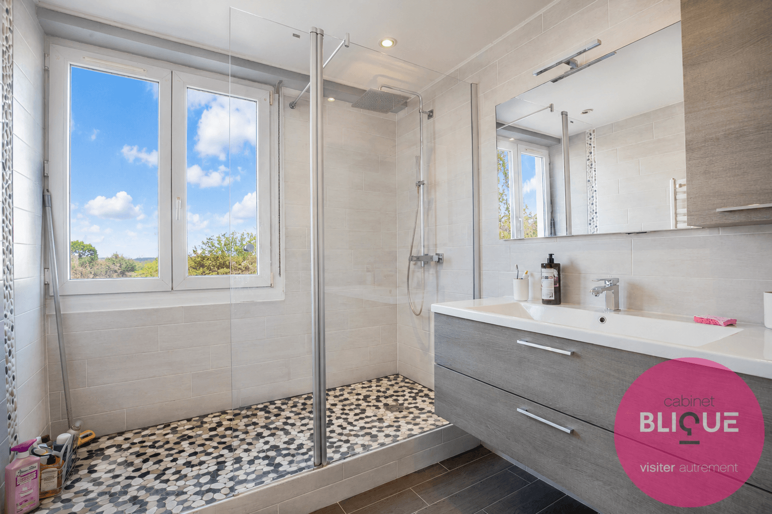 Photo principale - DOUBLE BALCON, TRIPLE CHAMBRE, ZERO FAUSSE NOTE